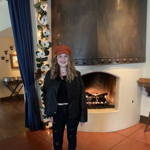 Meet your Posher, Hannah